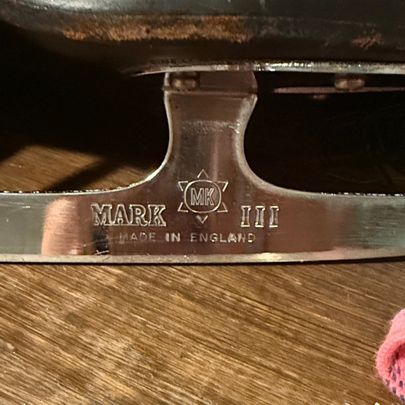 Women's Cream Ice Skates with Pink Laces - Picture 4 of 5